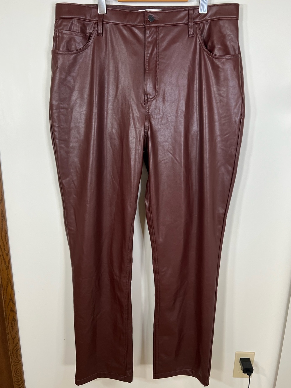 Abercrombie & Fitch 90s Straight Ultra High Rise Vegan Leather Pants | 34 (18L)